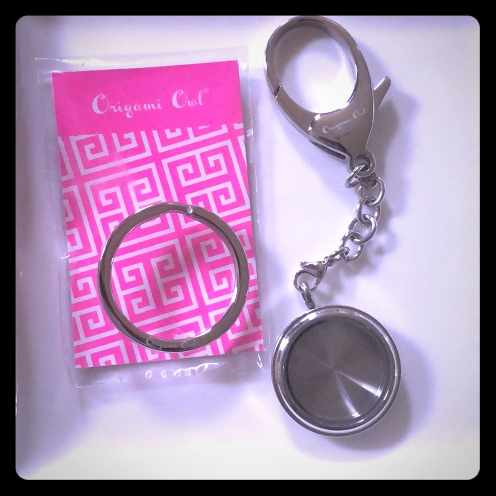 Origami Owl~ Keychain Locket